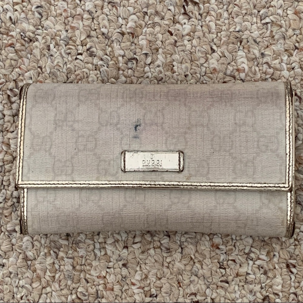 Gucci Signature White Wallet